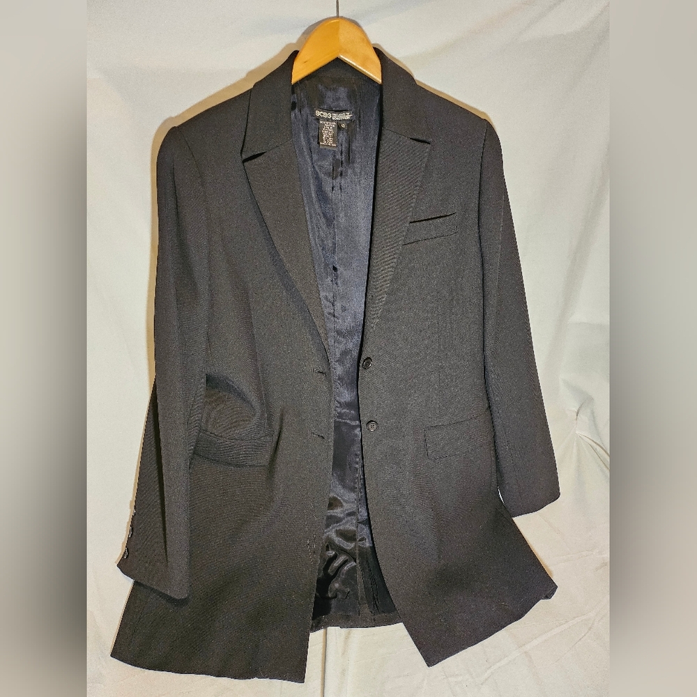 Women's BCBG long blazer with Notched Lapels